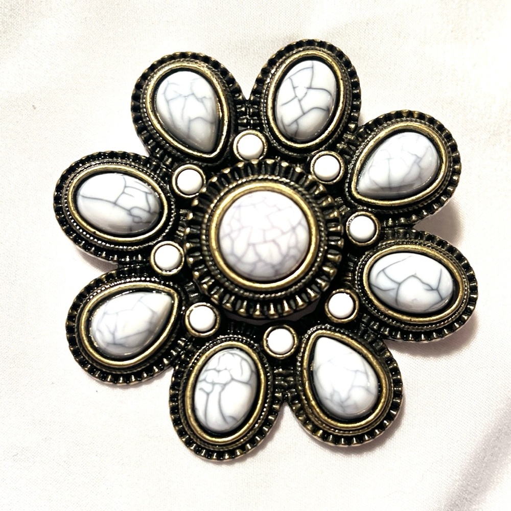 Premier Designs, NIB, 3” Black &White Floral Brooch, vintage style, chain hook
